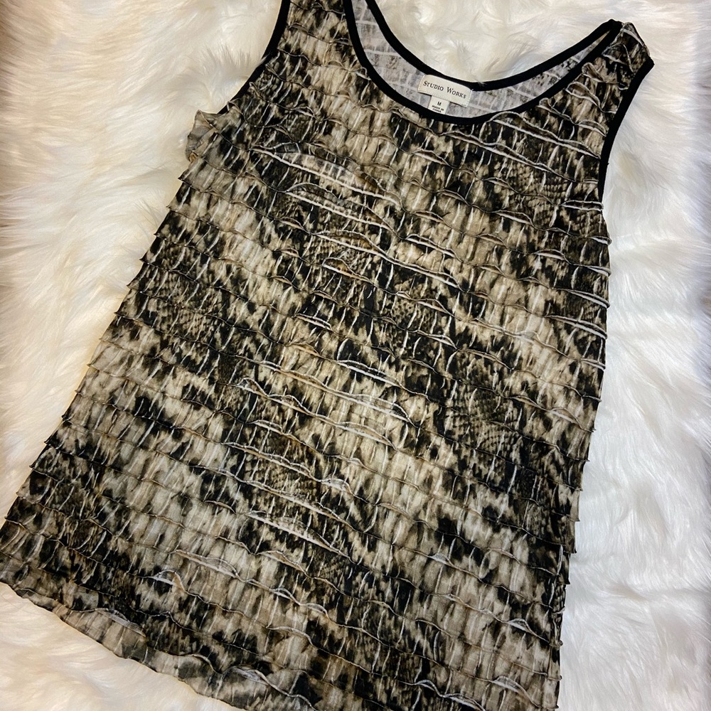 Black and beige sleeveless ruffle blouse medium